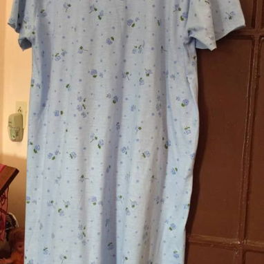 DOS BATAS DE DORMIR LA ROSADITA TALLA M GRANDE Y LA AZUL XXL A 1800 PESOS - Img 123406899