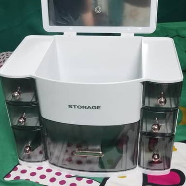 ☕️Organizadores de Perfumes ,Joyas y Maquillajes con espejo LED/ 50 usd☕️ - Img 122868028