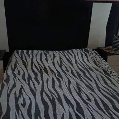 🛏️🚨👉🏻Juego de cuarto con cama camera, 2 mesitas de noche con sus gavetas y cómoda amplia - 3/5