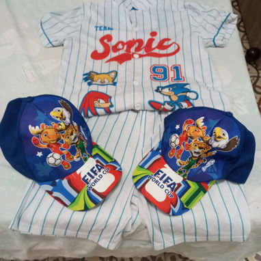 Ropa deportiva y de heroes infantiles de marca casi nueva - 3/3