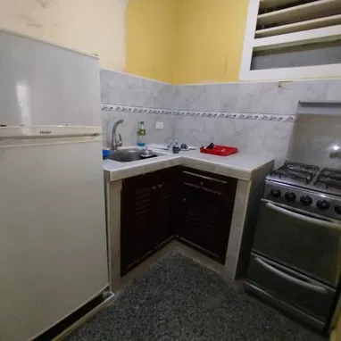 Apartamento primer piso frente calle en el vedado - Img 121336473