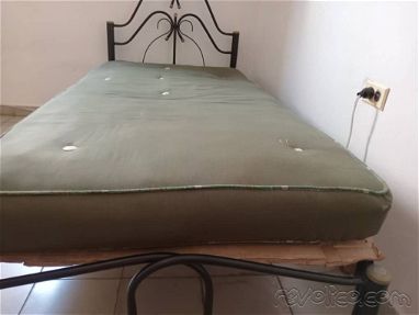 Vendo cama de hierro con colchón de muelles - Img main-image-45714237