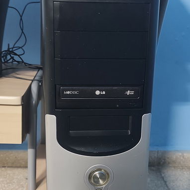 Vendo PC de completa i5 de 4ta gen con mesa, monitor, teclado inhalambrico , backup APC y + Luis 59757910 - Img 123033472
