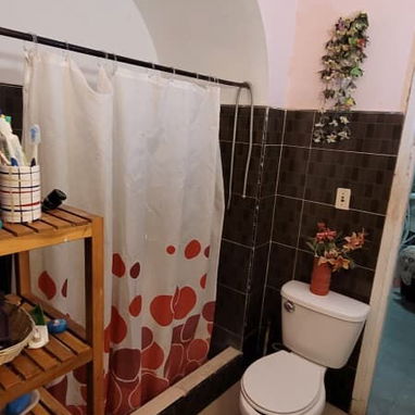 APTO 2DO PISO CERCA DE E Y 19 VEDADO 4/4, BALCÓN A LA CALLE CERRADO, PLACA LIBRE, GARAGE, 2 BAÑOS 53356139 - 5/10