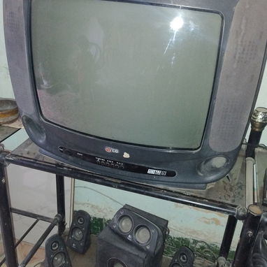 Tv de uso culon pinchando al 100 LG - Img 119710787
