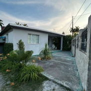 EXCLUSIVA CASA 14mil USD Escribir al Watsapp 📲 https://Wa.me//+17828084591 Se vende moderna y espaciosa propiedad, ide - Img 56507707