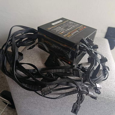 fuente Thermaltake 750watt 62amp impecable -53906374 - Img 123134778