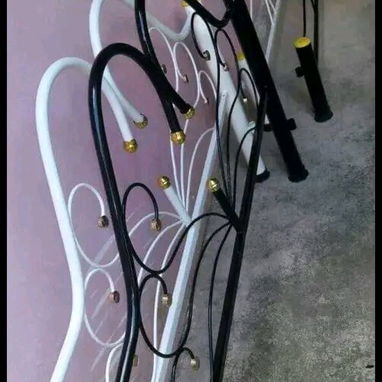 Camas de tubo de todas las medidas con su colchón y mesitas - Img 121671593