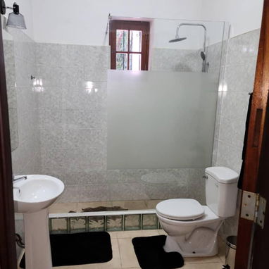 Casa colonial de 2 niveles amplia en Miramar - Img 121234015