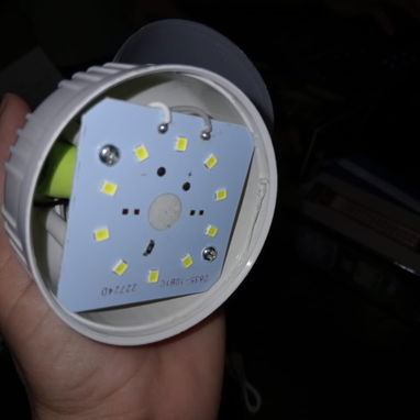 FOCO LED RECARGABLE POR USB, 20W Y 40W, ENTREGA DE FACTURA, VARIEDAD DE BOMBILLOS Y LÁMPARAS RECARGABLES - Img 123206877