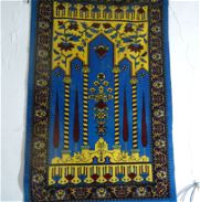 Alfombra original islámica comprada en Egipto para el rezo ante Alá - Img 45803149