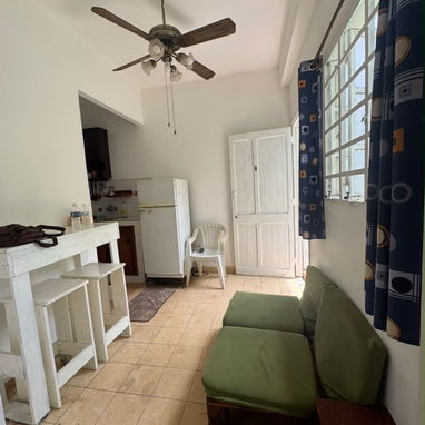 Apto interior en el Vedado Calle 10 entre 23 y 21 - 2/7