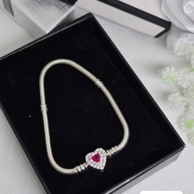 Pandoras, Esclavas de plata y más - 2/5