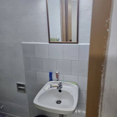 🏡Casa ofertando🔖  📍Ubicación: Cerro, Interior primer apartamento   🔥Consta con...🔥 ✔️Portal ✔️Sala-Comedor ✔️Cocina - 2/9