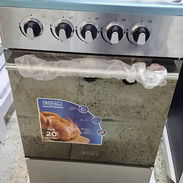 Cocina de gas con horno de 4 quemadores con magneto marca Royal - Img 53568009