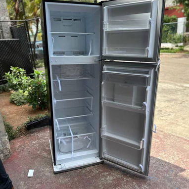 ROYAL 15 pies 560 USD. Transporte incluido en la Habana dependiendo del lugar Un mes de garantía Inverter Congelaci - Img 124004614