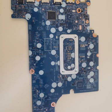 Motherboard de Laptop DELL Inspiron 5584 (i5 de 8va generación) de uso pero en buen estado al 💯 en 140 USD - 2/3