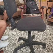 Silla Giratoria para meds o buró ,con sus ruedas llama ya 5330-7323 - Img 50222617