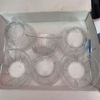 Vendo juego de postreras de cristal nuevas. Contactar con Isabela al 58264306. Más información por WhatsApp. - 2/7