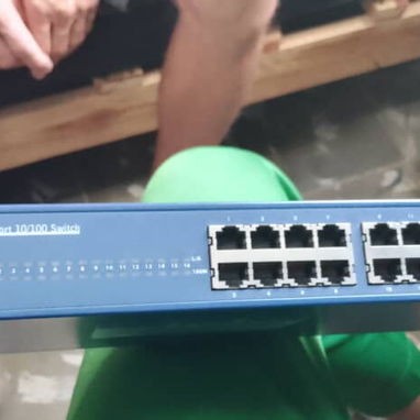 Switch NETGEAR 16 Puertos - Img 120294203