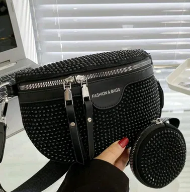 Cartera o Bolso negro con incrustaciones - Img 96449885