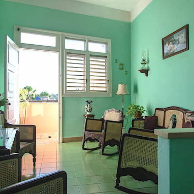 Apartamento independiente en Santa Clara – 2 hab c/baño privado, terraza con vistas – 25 USD por hab - Img 119586743