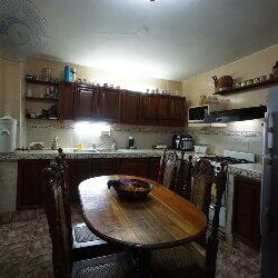 Se vende Hostal de 5 Cuartos con 4 Baños en El Vedado, de excelentes condiciones y confort alto - 10/10
