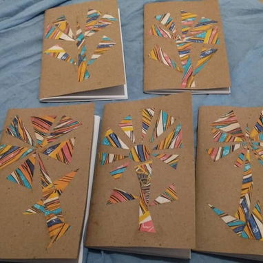 Libretas y cuadernos de estilos diferentes y tamaños variados - 2/4