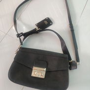 Cartera de mujer, de piel marca Guess original de buen compartimento y confort. - Img 58105419