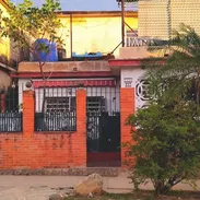 Se vende casa independiente con apartamento independiente arriba - Img 56264604