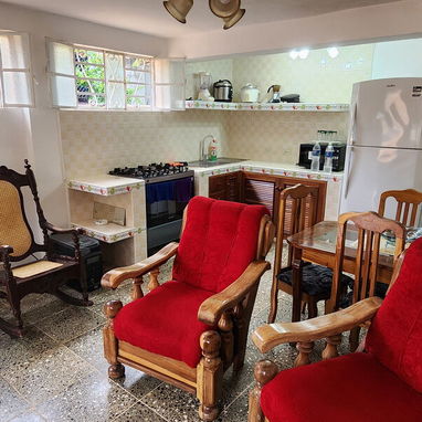 Se renta casa 🏡 independiente con respaldo energético en el vedado - 4/8