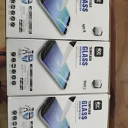 Tengo 3 cajas de 10 micas de cristal cada una para varios modelos de Redmis, buen precio. Contactar 56853577 - Img 54002522