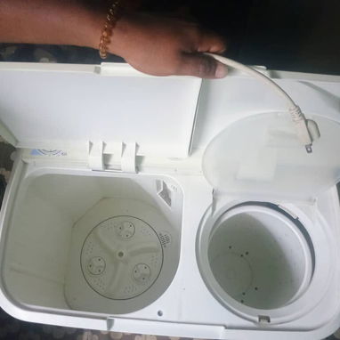 SE VENDE UBA LAVADORA BARATA - 3/4