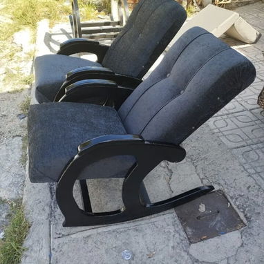 Sillones de madera capitoneados y tapizados - 3/8