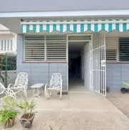 Alquiler de casa de 3 pisos en Playa - Img 49191381