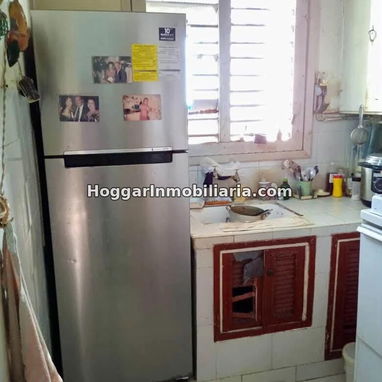 GG-173. ¡APARTAMENTO CAPITALISTA EN EL VEDADO DE 1 CUARTO AMPLIO CON TERRAZA Y GARAJE PARA MOTO! - 10/10