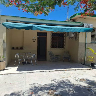 Se renta casa en Guanabo a partir de 2 habitaciones, todas climatizadas y espacio para varios autos. - Img 120956684