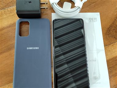 Samsung Galaxy S20 plus 5G con accesorios - Img main-image