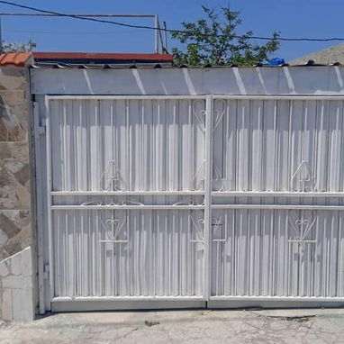 🏡Se vende casa independiente en óptimas condiciones con garage 🚘 - 2/9