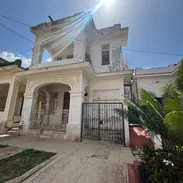 CASA EN VENTA EN HABANA PLAYA 2/4 GARAJE Y PLACA LIBRE. - Img 57630128