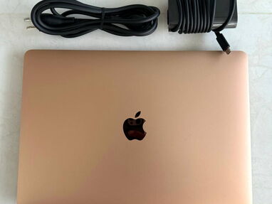 Apple MacBook Air. Pantalla 13.6" Liquid Retina. Chip Apple M2. 8GB. RAM/////MacBook Air (M1, 2020)..53226526..Miguel - Img main-image
