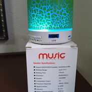 Bocina bluetooth (Mini speaker) puerto USB y micro SD, radio, dancing light. Tiempo de trabajo 5 hrs. Nueva en caja. - Img 45726327