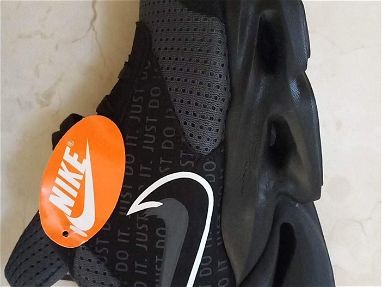 g- Venta de zapatos Nike de hombre negro-gris en 25usd. - Img main-image