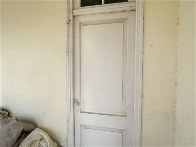 Vendo 2 puertas de interior antiguas. Buena madera. Solo necesitan pintura. - Img main-image
