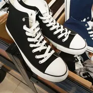 Zapatos tipo converse de boticas de hombre y corte bajo de niñas - Img 48064359