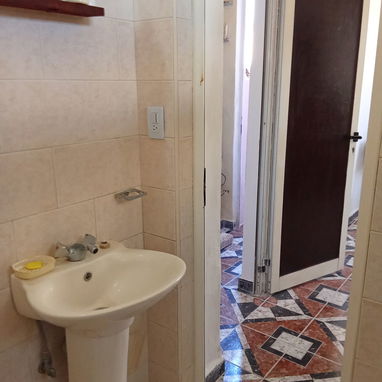 Vendo o permuto por menor y vuelto 2c balcón y patio - Img 118875986