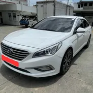 16500 Hyundai Sonata 2017 en impecable color blanco. Un sedán moderno, cómodo y sumamente espacioso que lo tiene - Img 57961212