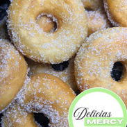 Rosquillas azucaradas empanadas y cangrejitos - Img 58193280