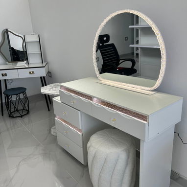 Vanity con luz Led en las gavetas y en espejo - Img 124092706