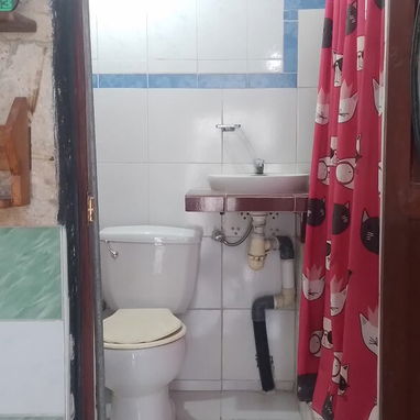 Casa en el cerro a cuadras de ayesteran - 10/10